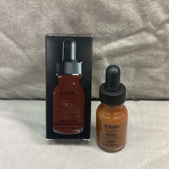 NYX Professional Makeup Total Control PRO Drop Foundation, Deep Ebony - Picture 5 of 5